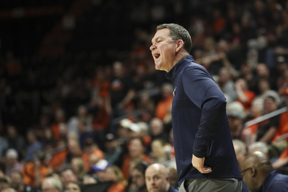 Arizona coach Tommy Lloyd calls out to players during the second half of the team's NCAA college basketball game against Oregon State on Thursday, Jan. 25, 2024, in Corvallis, Ore. Oregon State won 83-80. (AP Photo/Amanda Loman)