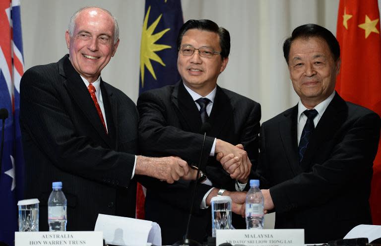 Australia's Deputy Prime Minister Warren Truss (left), Malaysia's Transport Minister Liow Tiong Lai (centre) and Chinese Transport Minister Yang Chuantan shake hands after MH370 joint press conference in Kuala Lumpur, on April 16, 2015