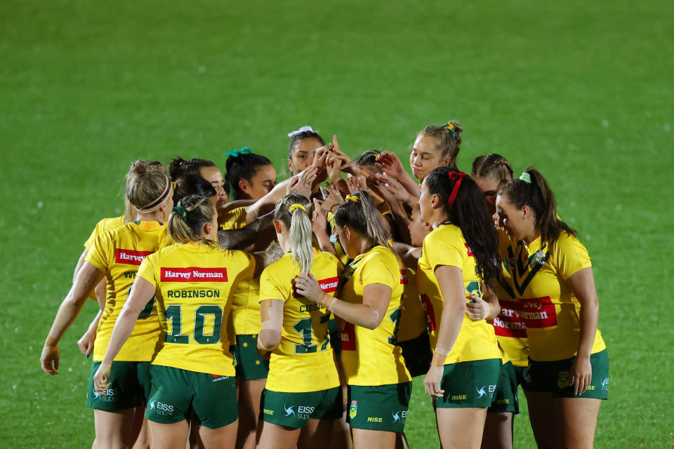 YORK, ENGLAND - NOVEMBER 02: Players of Australia huddle prior to  Women's Rugby League World Cup 2021 Pool B match between Australia Women and Cook Islands Women at LNER Community Stadium on November 02, 2022 in York, England. (Photo by George Wood/Getty Images)