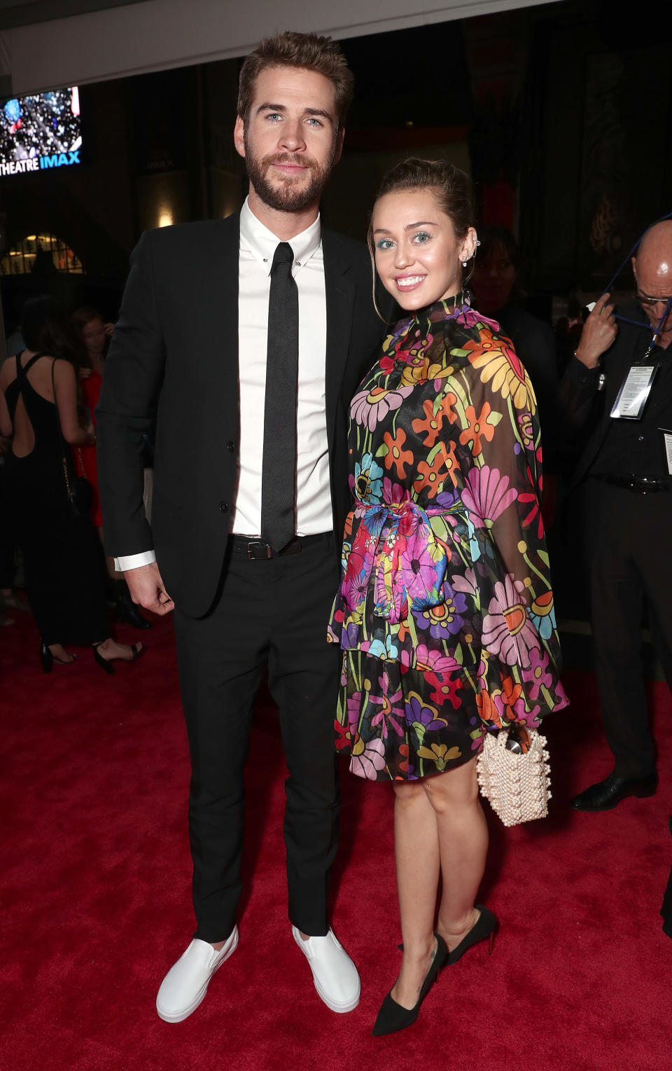 <p>Miley Cyrus y Liam Hemsworth lucieron muy enamorados en la premiere de la nueva cinta deThor, y el atuendo de la cantante hizo pensar a muchos fans que tal vez puede estar en la dulce espera/Getty Images </p>