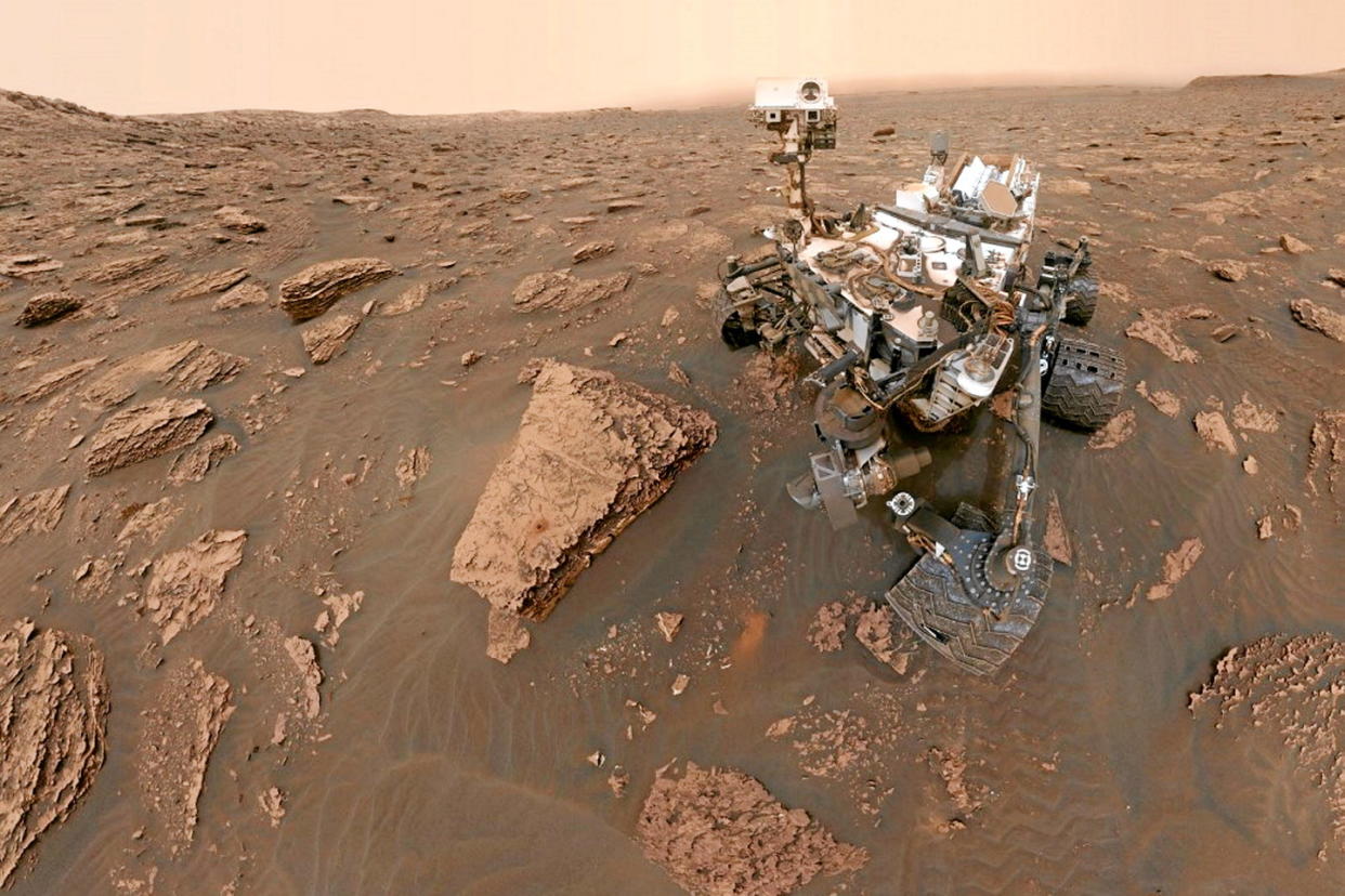 Le rover Curiosity a découvert des sédiments qui pourraient relancer les recherches sur l'origine de la vie.  - Credit:NASA/JPL-CALTECH/MSSS / HANDOUT / ANADOLU AGENCY / Anadolu Agency via AFP