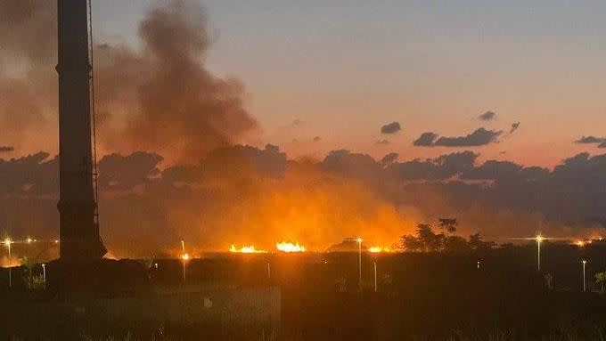 哈瑪斯向以色列南部城市亞實基倫（Ashkelon）發射數百枚火箭彈。（圖／翻攝自推特）