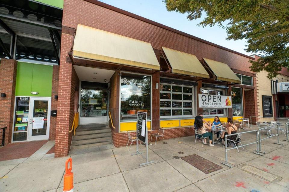 Earl’s Grocery has sidewalk seating on Elizabeth Avenue.