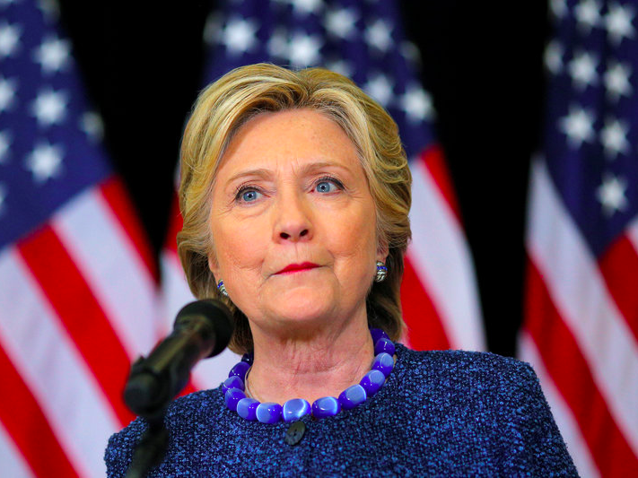 U.S. Democratic presidential nominee Hillary Clinton holds an unscheduled news conference to talk about FBI inquiries into her emails after a campaign rally in Des Moines, Iowa, U.S. October 28, 2016.  REUTERS/Brian Snyder     