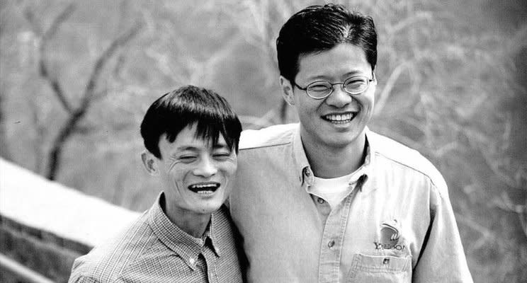 Jerry Yang e Jack Ma sulla Muraglia cinese nella foto del 1997.