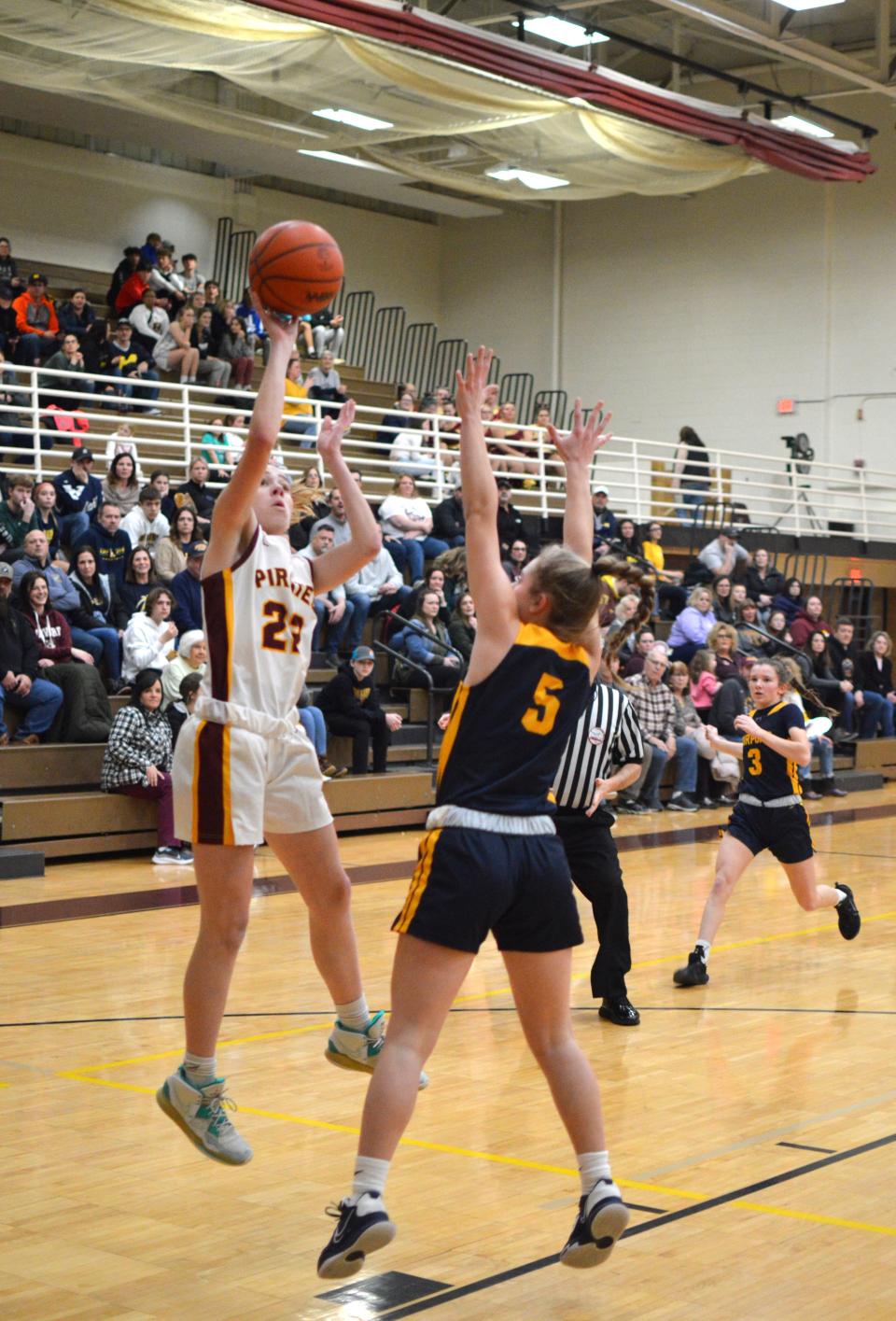 Airport's Peyton Zajac (5) defends as Riverview's Kate Patterson shoots Thursday, Jan. 26, 2023.