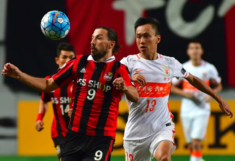 Dejan Damjanovic of South Korea's FC Seoul, left, challenges