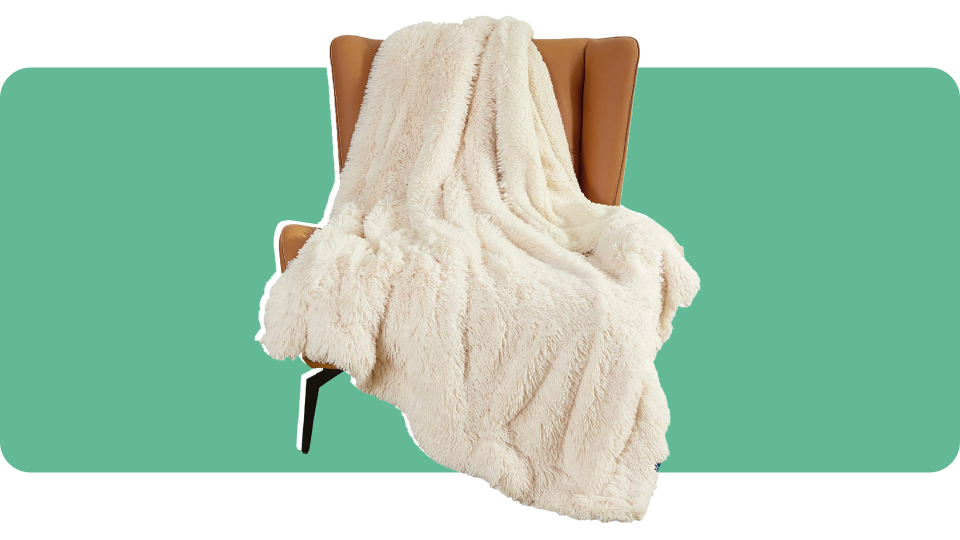 winter wedding essentials: throw blanket