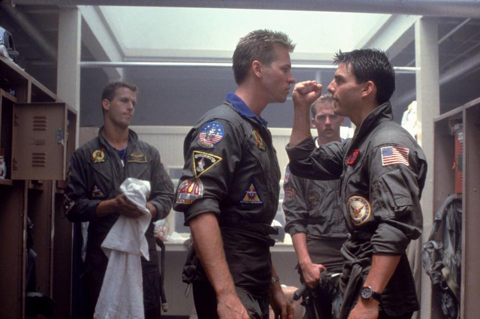 <p>Zündstoff unter den Piloten: Maverick (Tom Cruise, rechts) und sein Dauerkonkurrent Tom "Iceman" Kazanski (Val Kilmer, zweiter von links) geraten während ihrer Ausbildung immer wieder aneinander. (Bild: TM & © 2017 by Paramount Pictures. All rights reserved. )</p> 