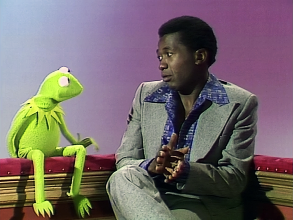 Ben Vereen talks with Kermit. (Photo: Jim Henson Productions)