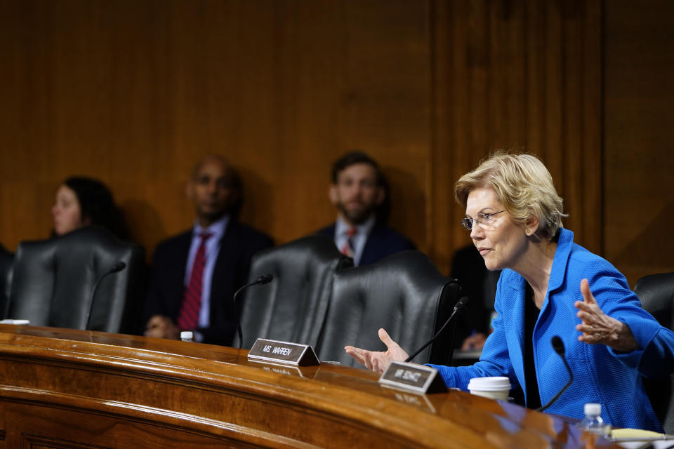 WASHINGTON, DC - FEBRUARY 26: Senator Elizabeth Warren (D-MA) questions Federal Reserve Chairman Jerome Powell as he delivers the Federal Reserves Semiannual Monetary Policy Report to the Senate Banking Committee on February 26, 2019 in Washington, DC. (Photo by Joshua Roberts/Getty Images)