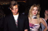 <p>En 1989, Brad Pitt a une nouvelle conquête. Il s’agit cette fois de Christina Applegate, star, à l’époque, de la série “Mariés, deux enfants”. Les deux tourtereaux ont fait une apparition remarquée aux MTV Movie Awards… avant de se séparer cette nuit-là. Crédit photo : Getty Images </p>