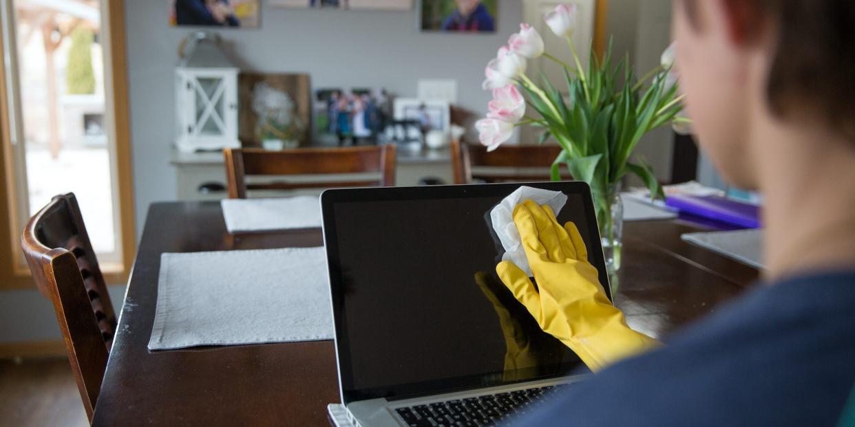 cleaning mac computer screen at home