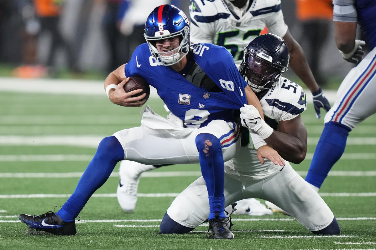 Seattle Seahawks 24-3 New York Giants: Daniel Jones sacked 11