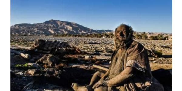 Muere a los 94 años Amou-Haji; el hombre más sucio del mundo 