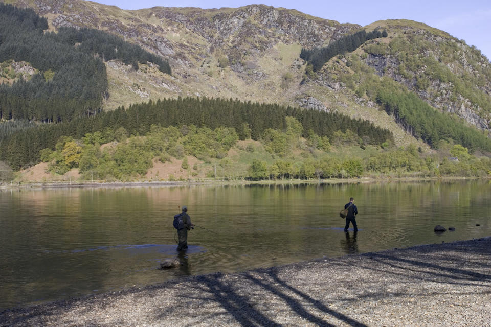 Fishermen at Loch Lubnaig, Queen Elizabeth National Park, Trossachs, Scotland. (Photo by: MyLoupe/Universal Images Group via Getty Images)