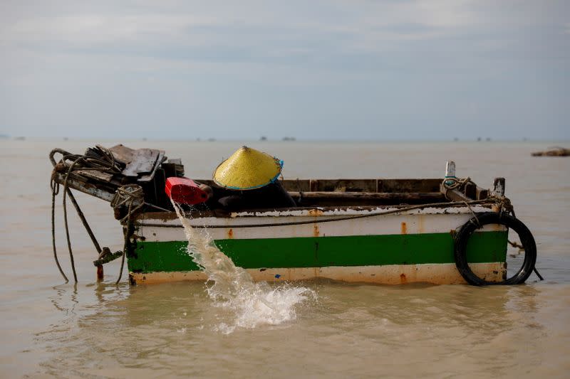 The Wider Image: Mining tin from the sea