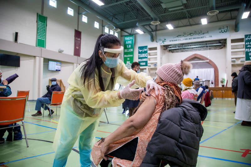 COVID-19 vaccinations at an Islamic centre in Toronto