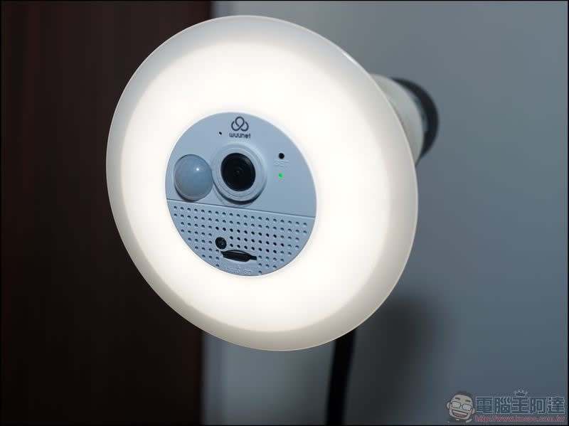 TUTK 智慧照明攝影機 ，史上最簡單、不用複雜配線的兩用雲端監控裝置