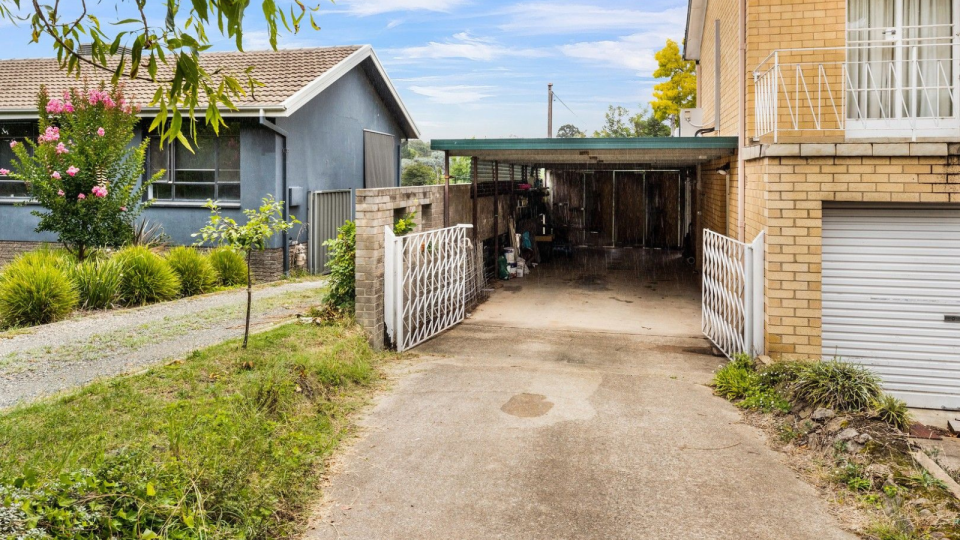 The exterior of the renal property available in Canberra for under $400 per week.