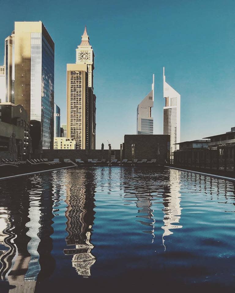 <p>Il Gevora Hotel si sviluppa su una struttura di 356,3 metri su 75 piani, solo un metro in più dell’hotel JW Marriott Marquis che si trova accanto nella Sheikh Zayed Road nel centro finanziario della città. (FB) </p>