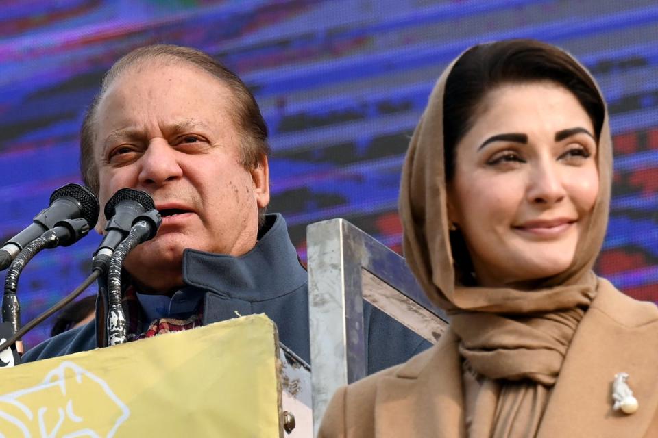PML-N leader Nawaz Sharif addresses the rally in Mansehra with his daughter, Maryam (AFP via Getty Images)