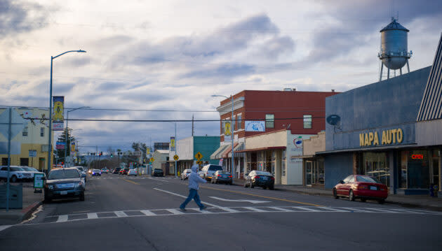 Walker Street in downtown Orland, Calif. (Photo by <a href="http://www.chriskaufman.com/" rel="nofollow noopener" target="_blank" data-ylk="slk:Chris Kaufman;elm:context_link;itc:0;sec:content-canvas" class="link ">Chris Kaufman</a> for GeekWire.)