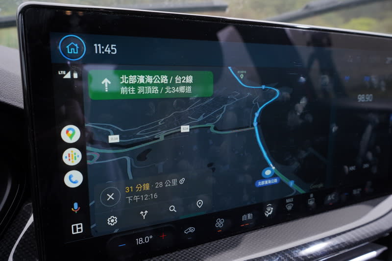 中控螢幕內建無線Android Auto及Apple Carplay功能，跳出來的導航畫面夠大且易於辨識