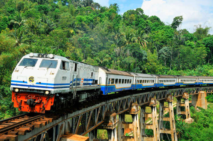 Ride a train: Ahead of the annual spike in train ticket bookings for the Idul Fitri holiday, online travel agent Tiket.com recently added a feature to its mobile app for online non-commuter line train reservations.