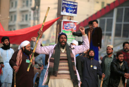 Members of the Tehreek-e-Labaik Pakistan, an Islamist political party, shout slogans during a sit-in in Rawalpindi, Pakistan November 17, 2017. REUTERS/Faisal Mahmood