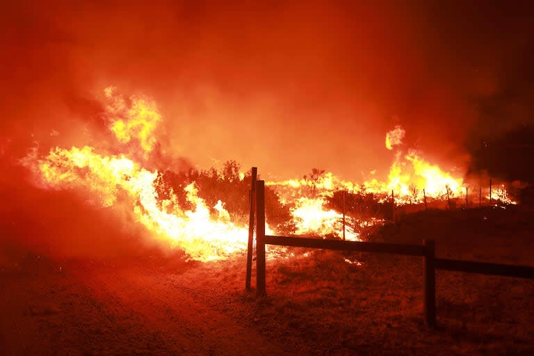 El incendio ha crecido a 4,400 acres, con órdenes de evacuación vigentes para Gorman, Pyramid Lake y el Área de Recreación Vehicular Estatal de Hungry Valley, según al Servicio Forestal del Departamento de Agricultura de EE.UU. en el Bosque Nacional Los Padres