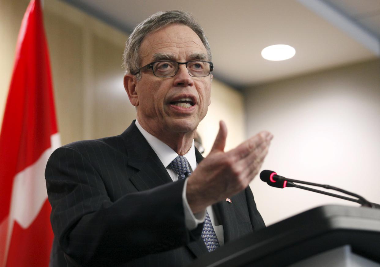 Canada&#39;s Finance Minister Joe Oliver talks to the media after meeting with private sector economists in Ottawa, April 9, 2015. REUTERS/Patrick Doyle