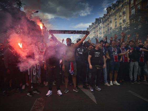 Supporters outside the Parc des Princes (Getty)