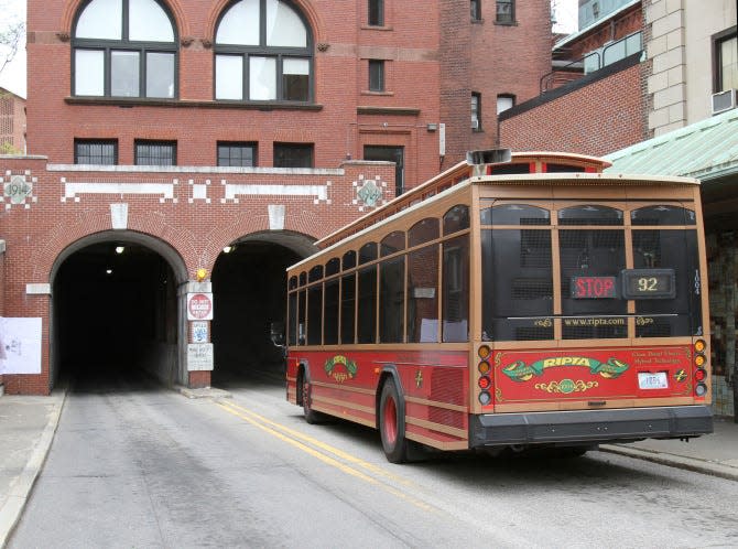 A RIPTA bus stops to pick up passengers before heading up to the East Side through the bus tunnel.