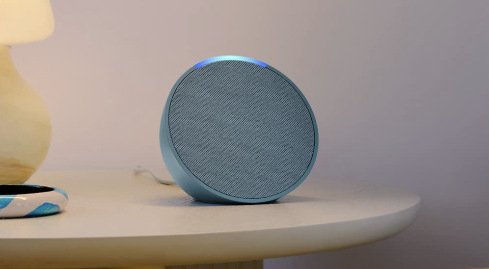  Echo Pop, parlante inteligente y compacto con sonido definido y Alexa. Foto: amazon.com