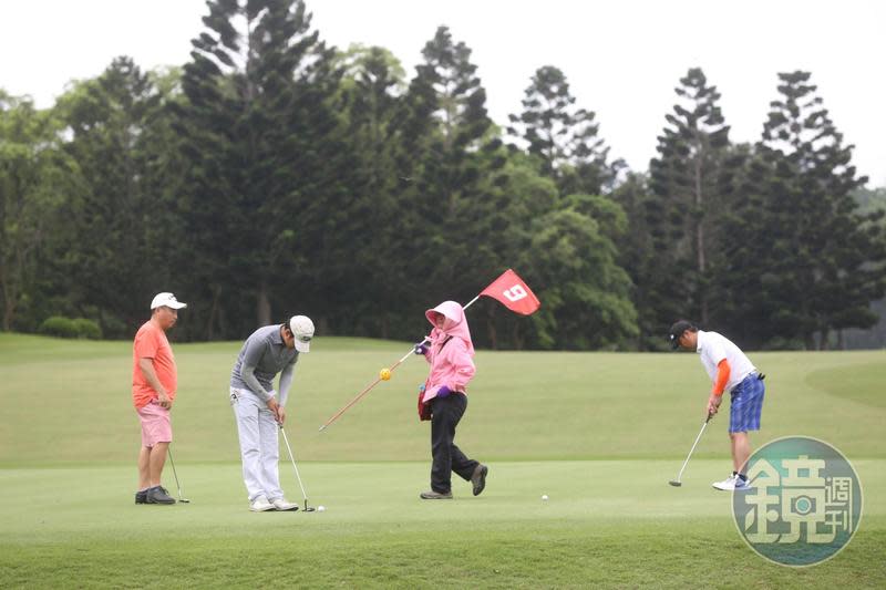 全球陸續解封，運動休閒、娛樂相關族群成下半年投資亮點。（本刊資料照）