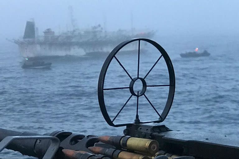 Uno de los pesqueros capturados por presunta infracción