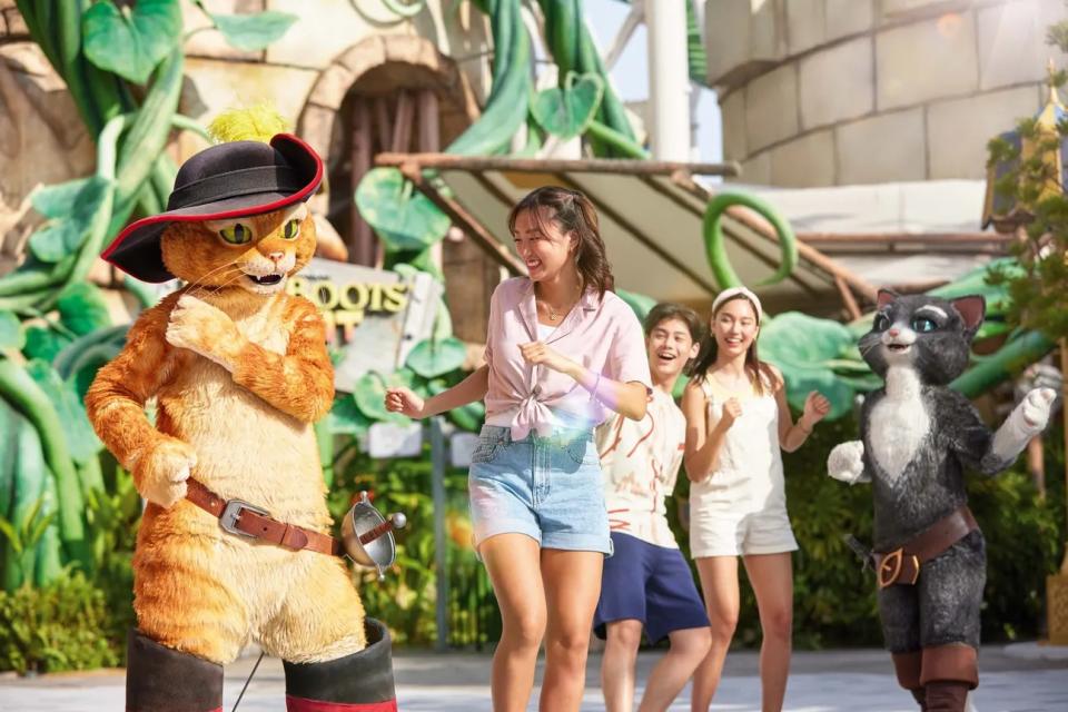 Meet Puss in Boots at Universal Studios Singapore. (PHOTO: Klook)