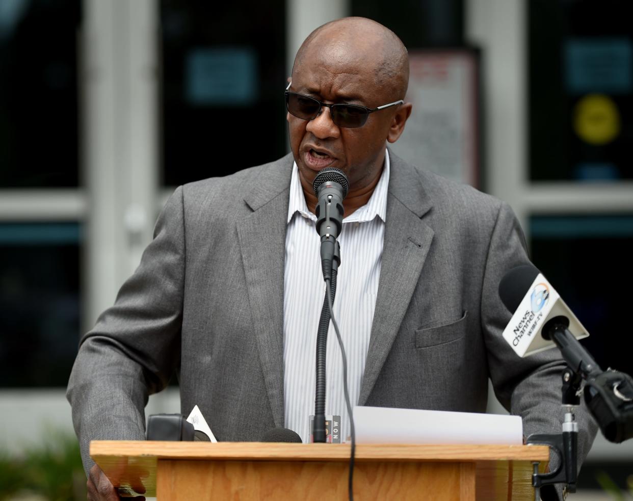 Augusta commissioner Sammie Sias admits to a two-decade-long extramarital affair with Willa Hilton while defending himself against allegations of theft, harassment and child abuse during a press conference outside the Municipal Building in Augusta in 2019.