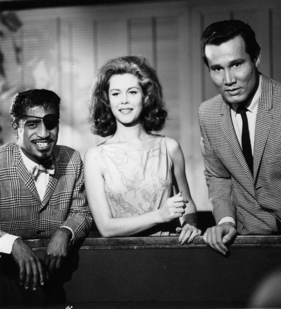 <div class="inline-image__caption"><p>Sammy Davis Jr, Elizabeth Montgomery, and Henry Silva standing together in a scene from the film Johnny Cool in 1963. </p></div> <div class="inline-image__credit">Archive Photos</div>