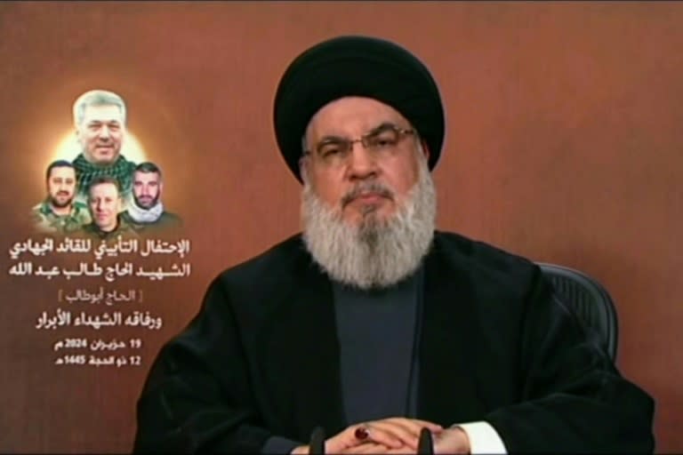 Hasan Nasrallah, líder del movimiento islamista libanés Hezbolá, durante un discurso televisado en Líbano, el 19 de junio de 2024 (-)