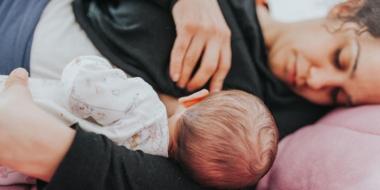 mom breastfeeding in bed - breastfeeding goals