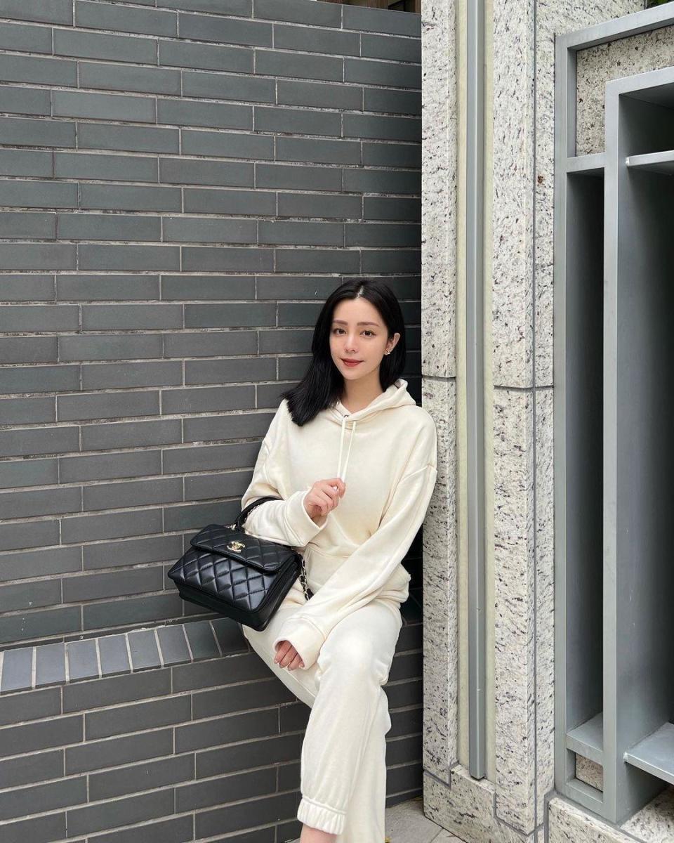 從Vivian的穿搭看起來，她擁有不少精品服裝單品。（翻攝自Vivian IG）