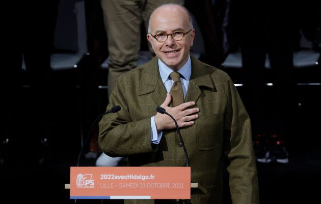 L'ancien premier ministre Bernard Cazeneuve lors de la convention d'investiture d'Anne Hidalgo à Lille le 23 octobre  (Photo: REUTERS/Pascal Rossignol)