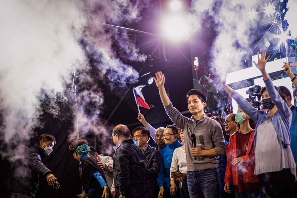 11月26日，國民黨台北市候選人蔣萬安在競選總部外宣佈勝選。