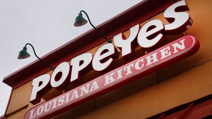 Ricardo Land, the delivery man who exposed a nasty rat infestation at a Popeyes Louisiana Kitchen restaurant in Washington, D.C. has been suspended. (Photo: Scott Olson/Getty Images)