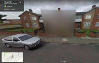 <p>En una calle residencial de la ciudad inglesa de Stockton-on-Tees, en el condado de Durham, hay un par de viviendas que han sido pixeladas por Google Maps sin ninguna razón aparente. De hecho, una mujer que vive en una de estas casas declaró a un medio local que no tenía idea del motivo. (Foto: Google Maps). </p>