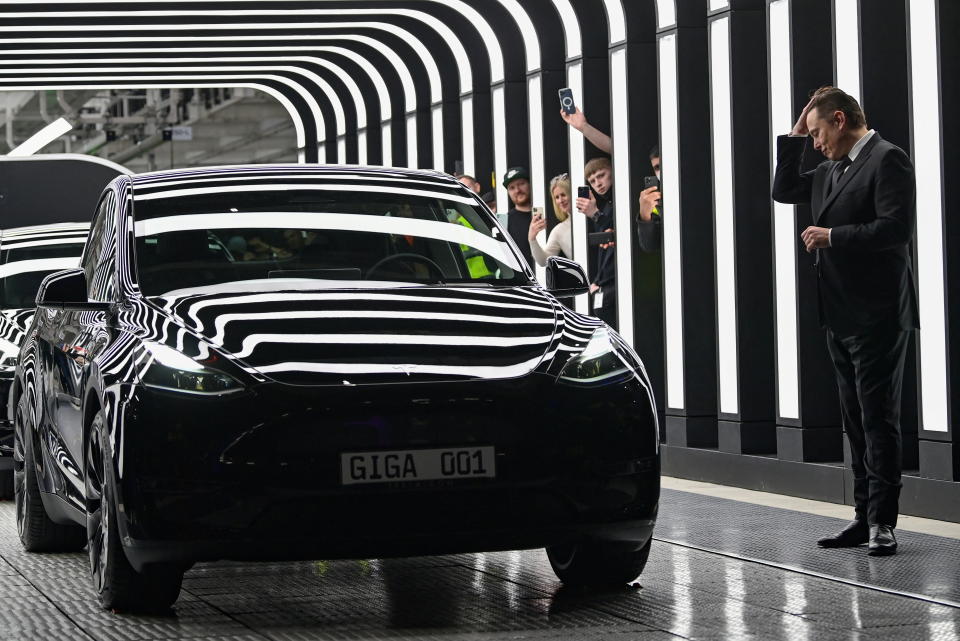 Elon Musk assiste à la cérémonie d'ouverture de la nouvelle Tesla Gigafactory pour voitures électriques à Gruenheide, Allemagne, le 22 mars 2022. Patrick Pleul/Pool via REUTERS