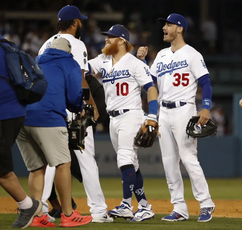 Vin Scully, Legendary Dodgers Broadcaster, Passes Away