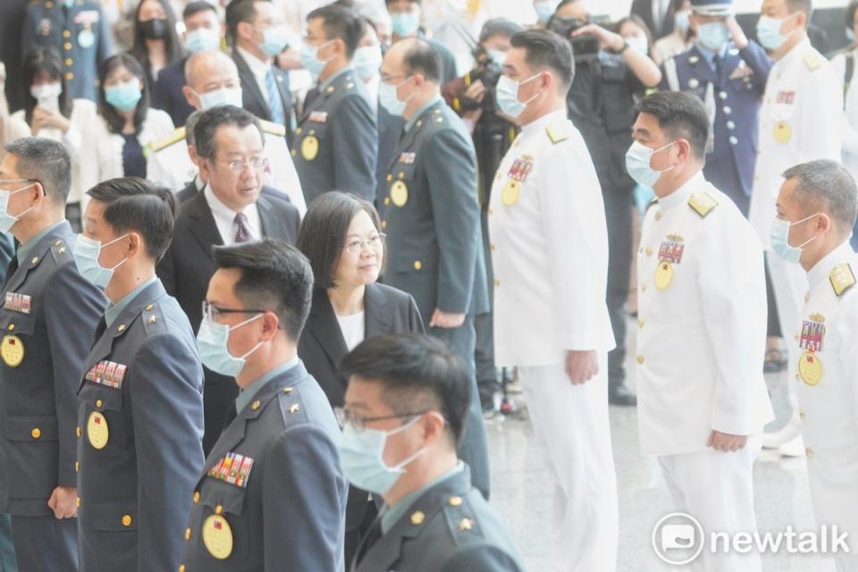 總統蔡英文出席「112年上半年陸海空軍晉任將官勗勉典禮」。   圖：張良一/攝